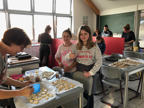 Plätzchen backen in der Lehrküche